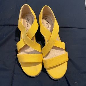Golden yellow LifeStride wedges, size 8M